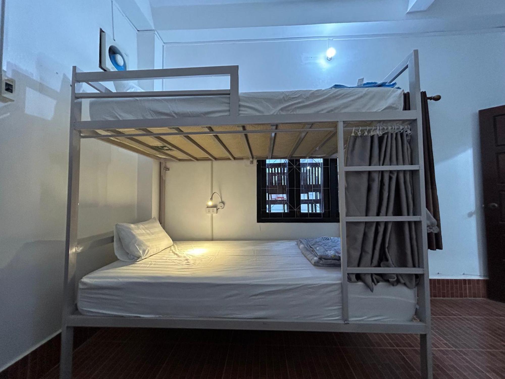 Vang Vieng Backpackers Hostel Exterior photo