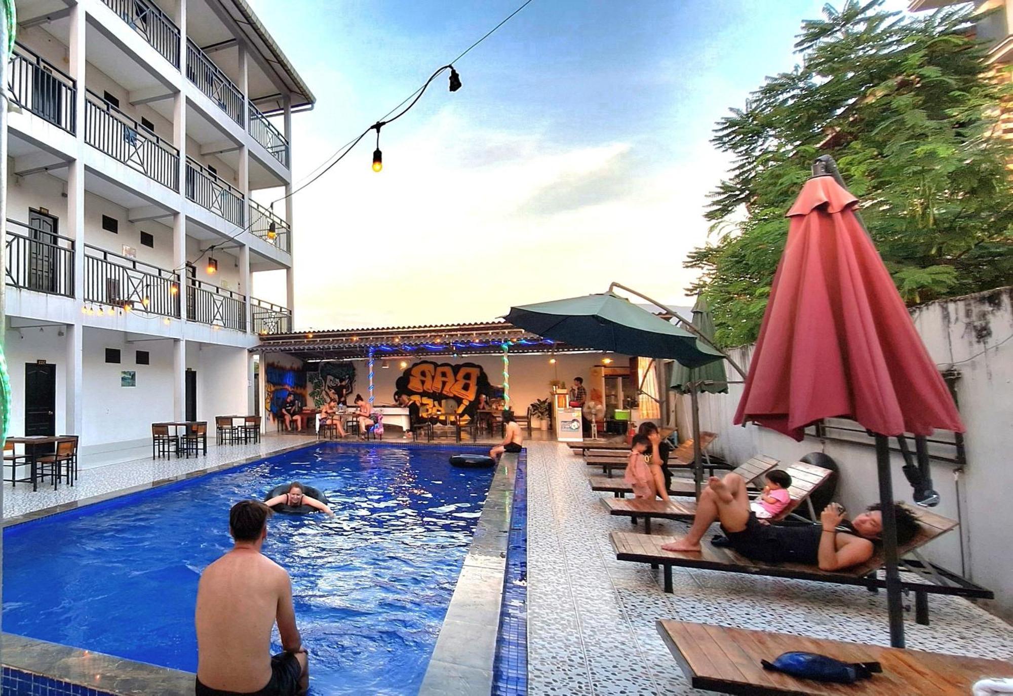 Vang Vieng Backpackers Hostel Exterior photo