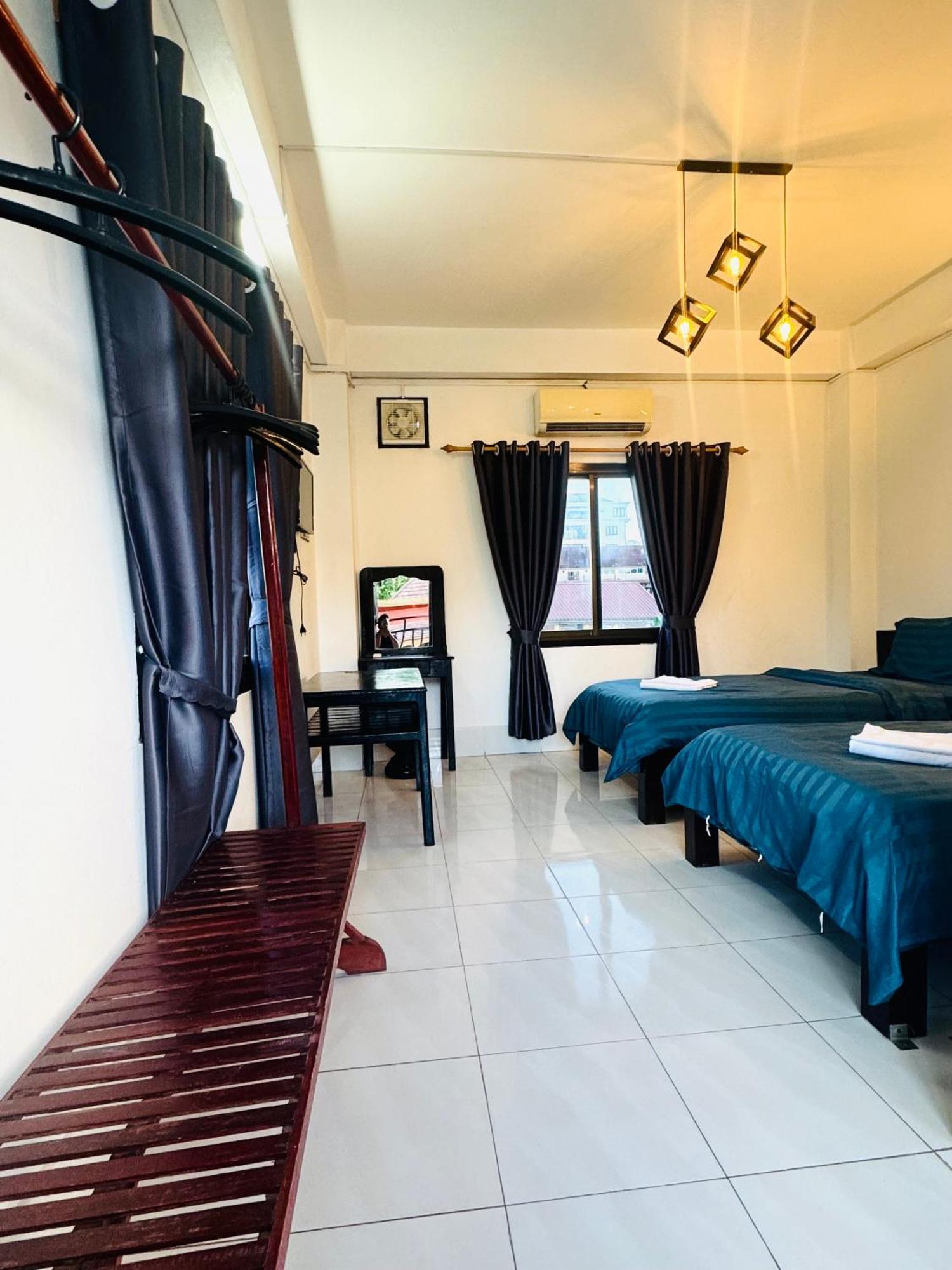 Vang Vieng Backpackers Hostel Exterior photo
