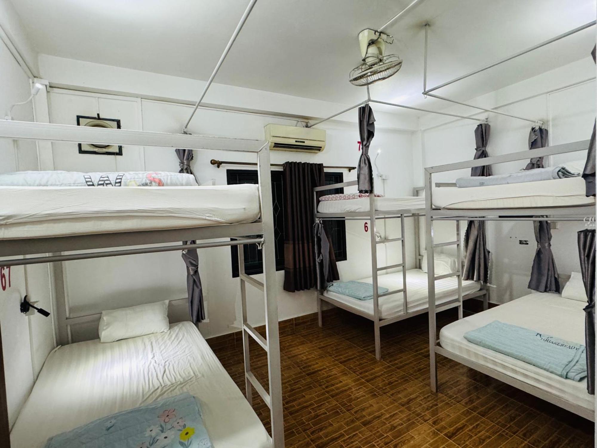 Vang Vieng Backpackers Hostel Exterior photo