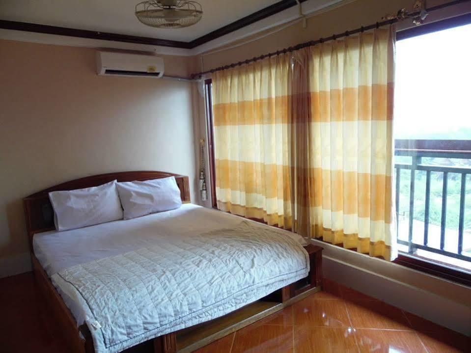 Vang Vieng Backpackers Hostel Exterior photo